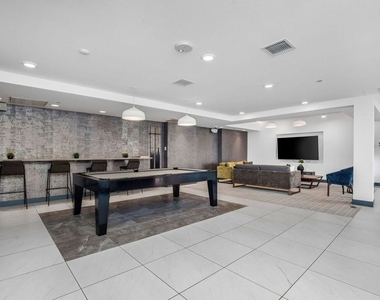 453 S Kenmore Avenue - Photo Thumbnail 26