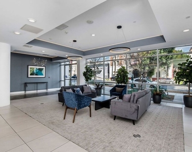453 S Kenmore Avenue - Photo Thumbnail 2
