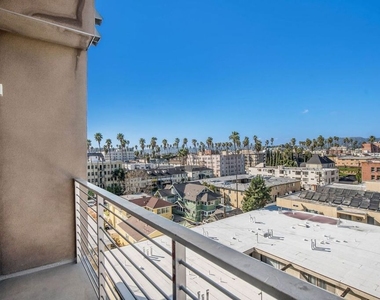 453 S Kenmore Avenue - Photo Thumbnail 21