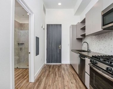 453 S Kenmore Avenue - Photo Thumbnail 15