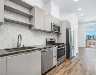 453 S Kenmore Avenue - Photo Thumbnail 18