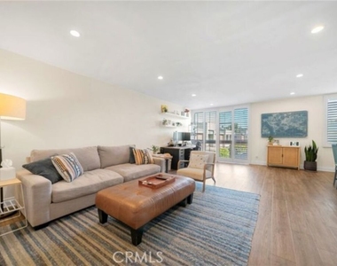 5301 Balboa Boulevard - Photo Thumbnail 1