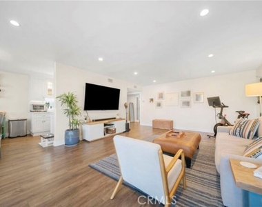 5301 Balboa Boulevard - Photo Thumbnail 2