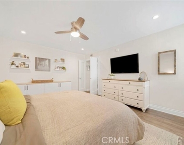 5301 Balboa Boulevard - Photo Thumbnail 5