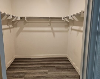 1671 Yarrow Place - Photo Thumbnail 14