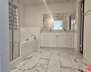 1671 Yarrow Place - Photo Thumbnail 5