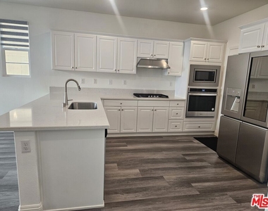 1671 Yarrow Place - Photo Thumbnail 4