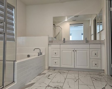 1671 Yarrow Place - Photo Thumbnail 7