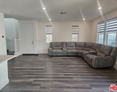 1671 Yarrow Place - Photo Thumbnail 1