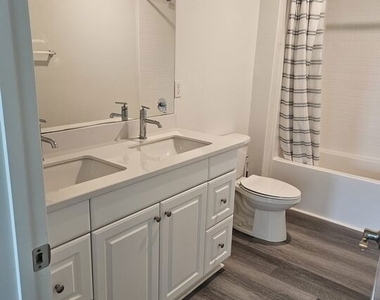 1671 Yarrow Place - Photo Thumbnail 10
