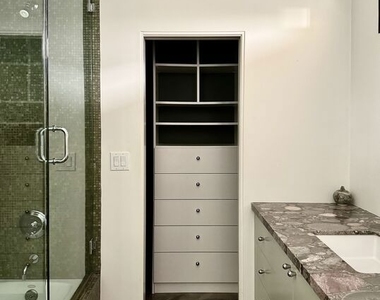 1555 Rising Glen Road - Photo Thumbnail 16