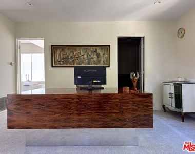 1555 Rising Glen Road - Photo Thumbnail 13