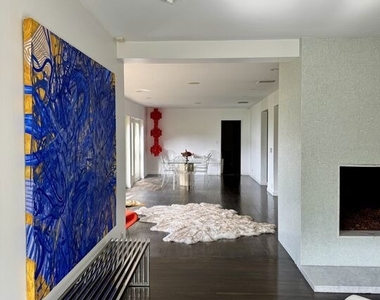 1555 Rising Glen Road - Photo Thumbnail 6