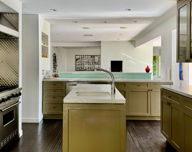 1555 Rising Glen Road - Photo Thumbnail 8