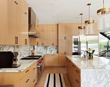 2137 Glyndon Avenue - Photo Thumbnail 12