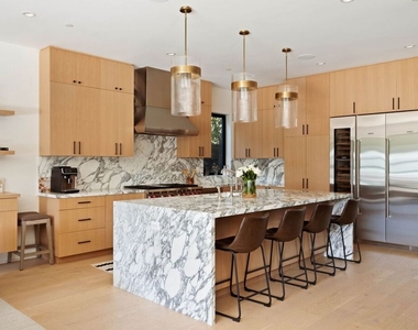 2137 Glyndon Avenue - Photo Thumbnail 10