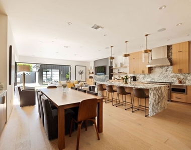 2137 Glyndon Avenue - Photo Thumbnail 9