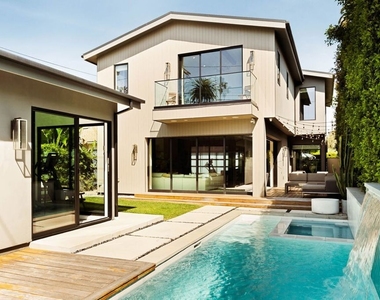 2137 Glyndon Avenue - Photo Thumbnail 8