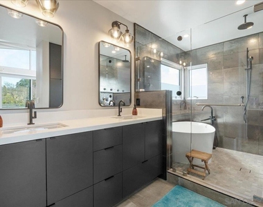 3075 Briand Ave - Photo Thumbnail 10