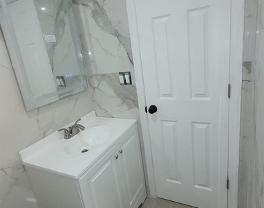 8 Dee Place - Photo Thumbnail 5