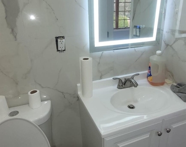 8 Dee Place - Photo Thumbnail 14