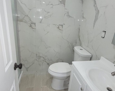 8 Dee Place - Photo Thumbnail 16