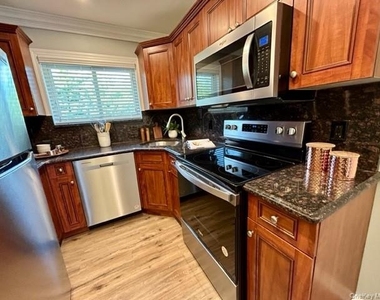 45 Golden Avenue - Photo Thumbnail 2