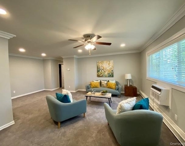 327 Brook Avenue - Photo Thumbnail 4