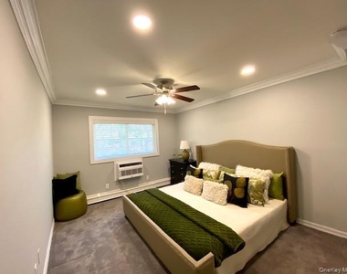 327 Brook Avenue - Photo Thumbnail 6