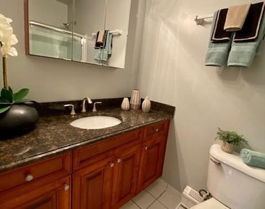 327 Brook Avenue - Photo Thumbnail 7