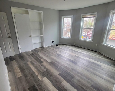 174 South Avenue - Photo Thumbnail 4
