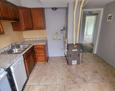 174 South Avenue - Photo Thumbnail 3