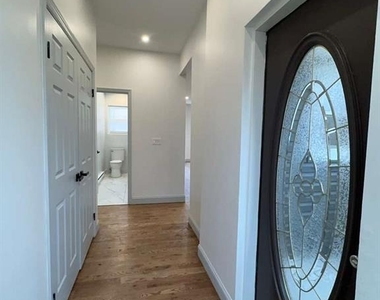 45 Clinton Avenue - Photo Thumbnail 4