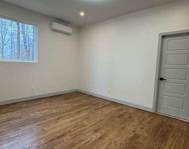 45 Clinton Avenue - Photo Thumbnail 16