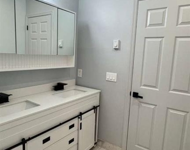 45 Clinton Avenue - Photo Thumbnail 15