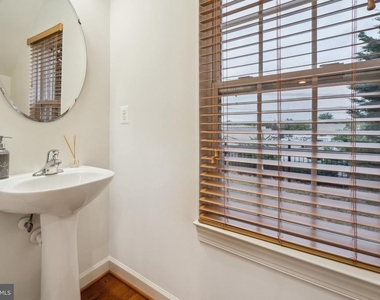 5722 Callcott Way - Photo Thumbnail 16