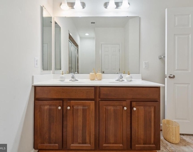 5722 Callcott Way - Photo Thumbnail 28