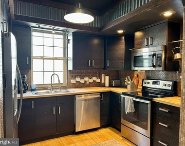 225 E King Street - Photo Thumbnail 5