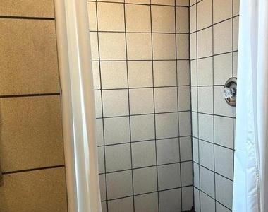 225 E King Street - Photo Thumbnail 10