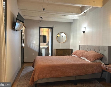 225 E King Street - Photo Thumbnail 11