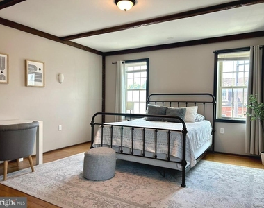 225 E King Street - Photo Thumbnail 16