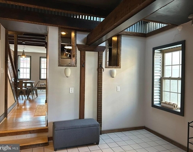 225 E King Street - Photo Thumbnail 3