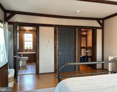 225 E King Street - Photo Thumbnail 18