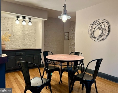 225 E King Street - Photo Thumbnail 8