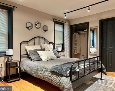 225 E King Street - Photo Thumbnail 10