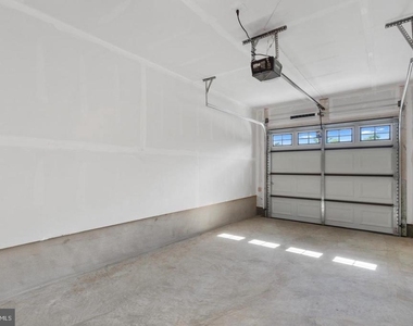 16502 Green Glade Dr - Photo Thumbnail 32