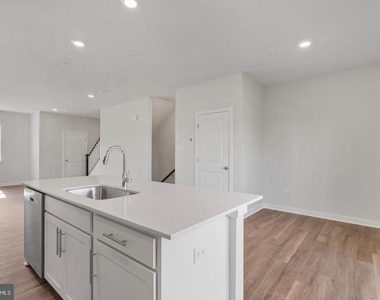 16502 Green Glade Dr - Photo Thumbnail 10