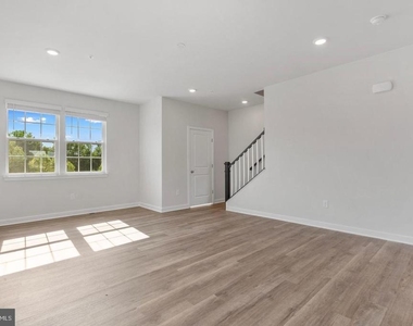 16502 Green Glade Dr - Photo Thumbnail 5