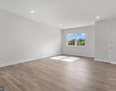 16502 Green Glade Dr - Photo Thumbnail 4