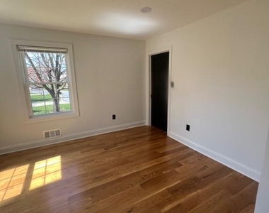 4400 Rendale Court - Photo Thumbnail 9